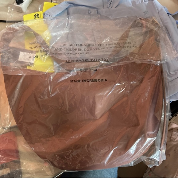 Slouchy Crescent Sling Handbag - Universal Thread - Brown - NEW with TAGS - Picture 9 of 9